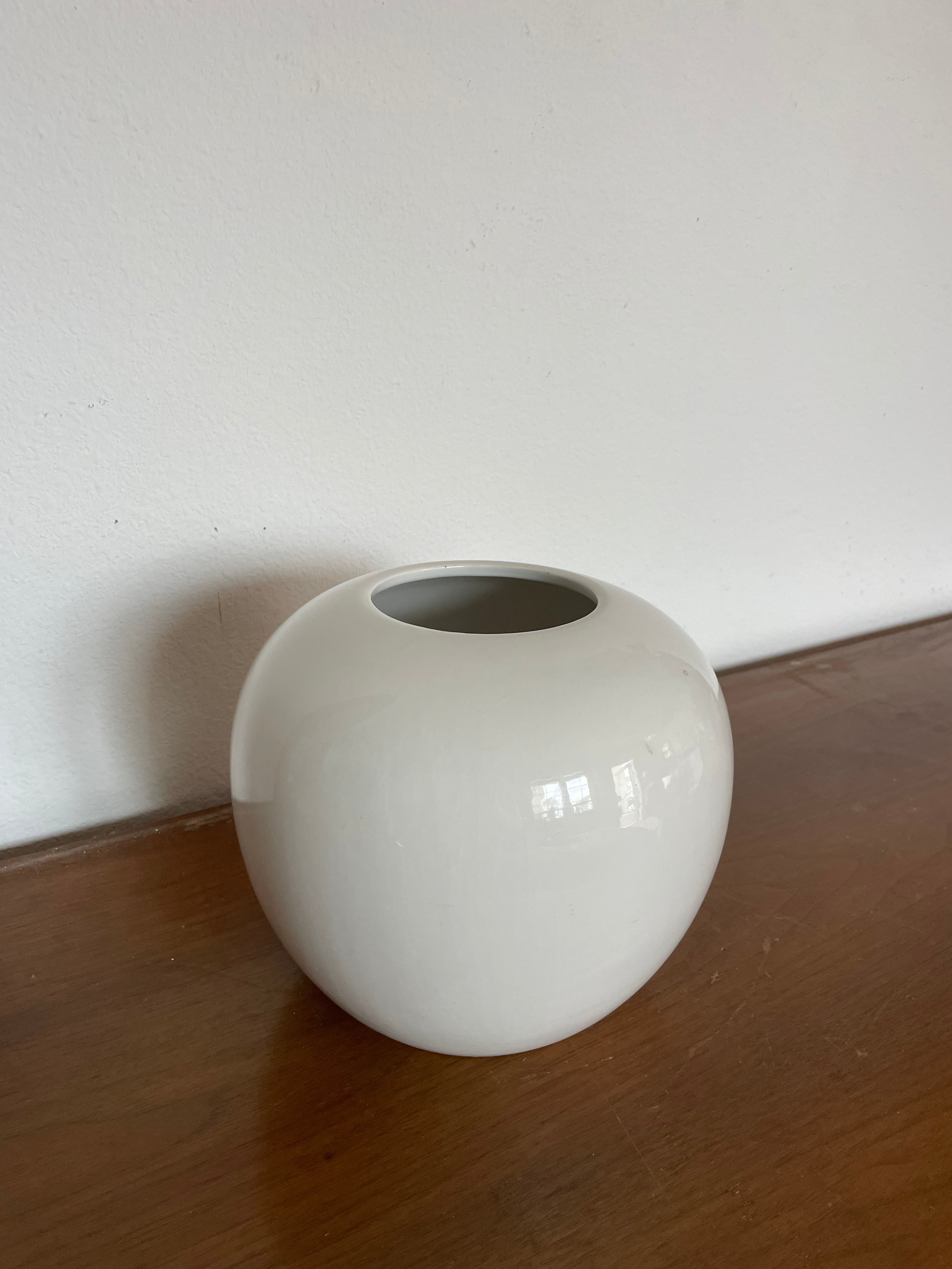 mod sneaky little globular ceramic pot