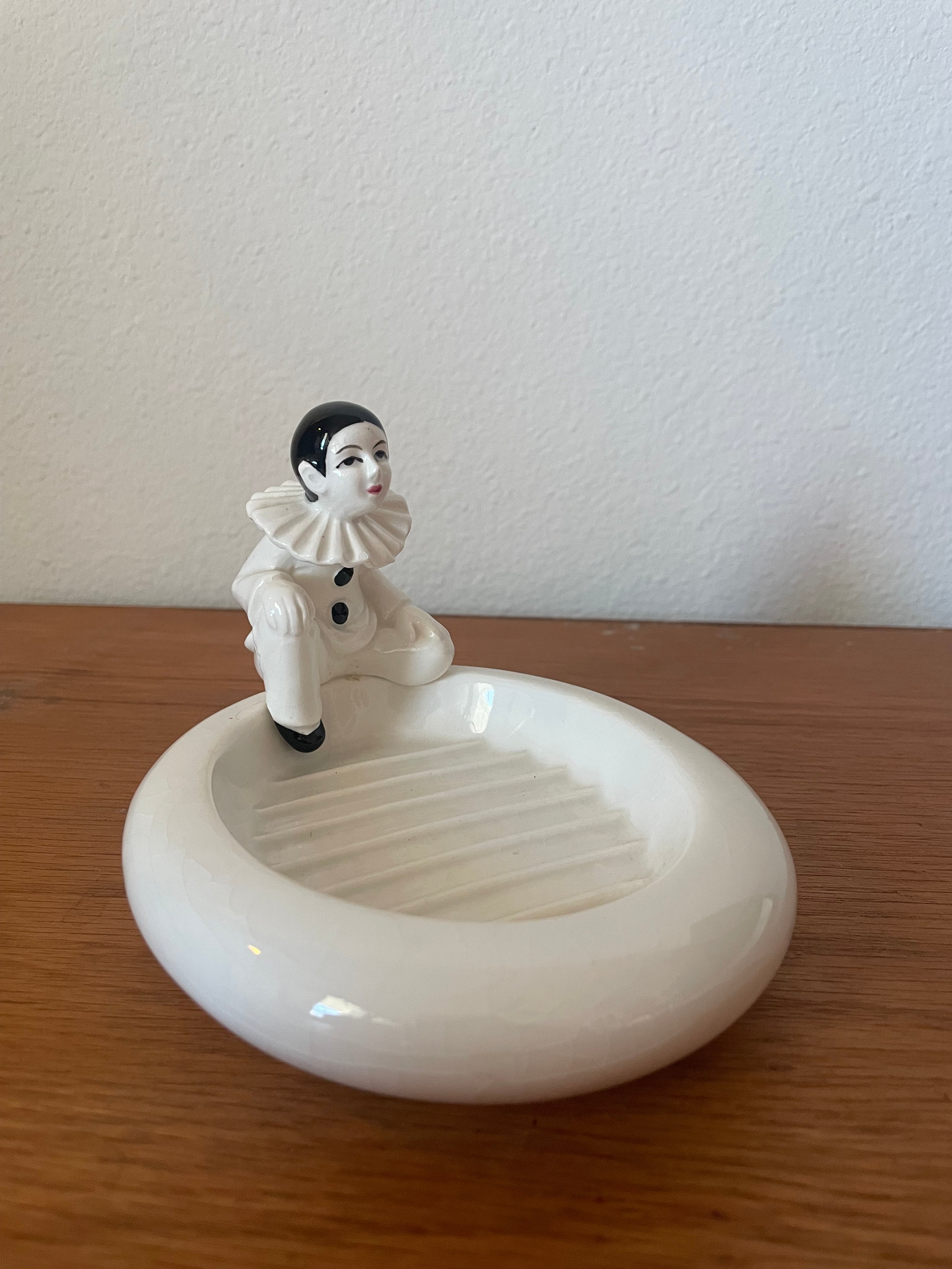 pierrot ceramic soap dish