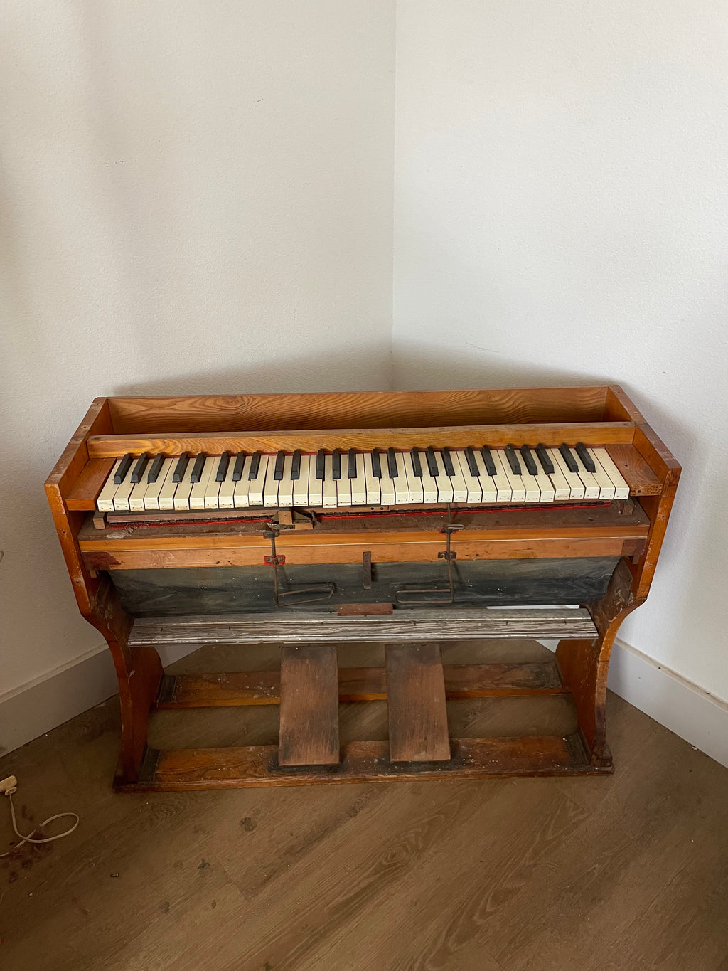 antique field organ
