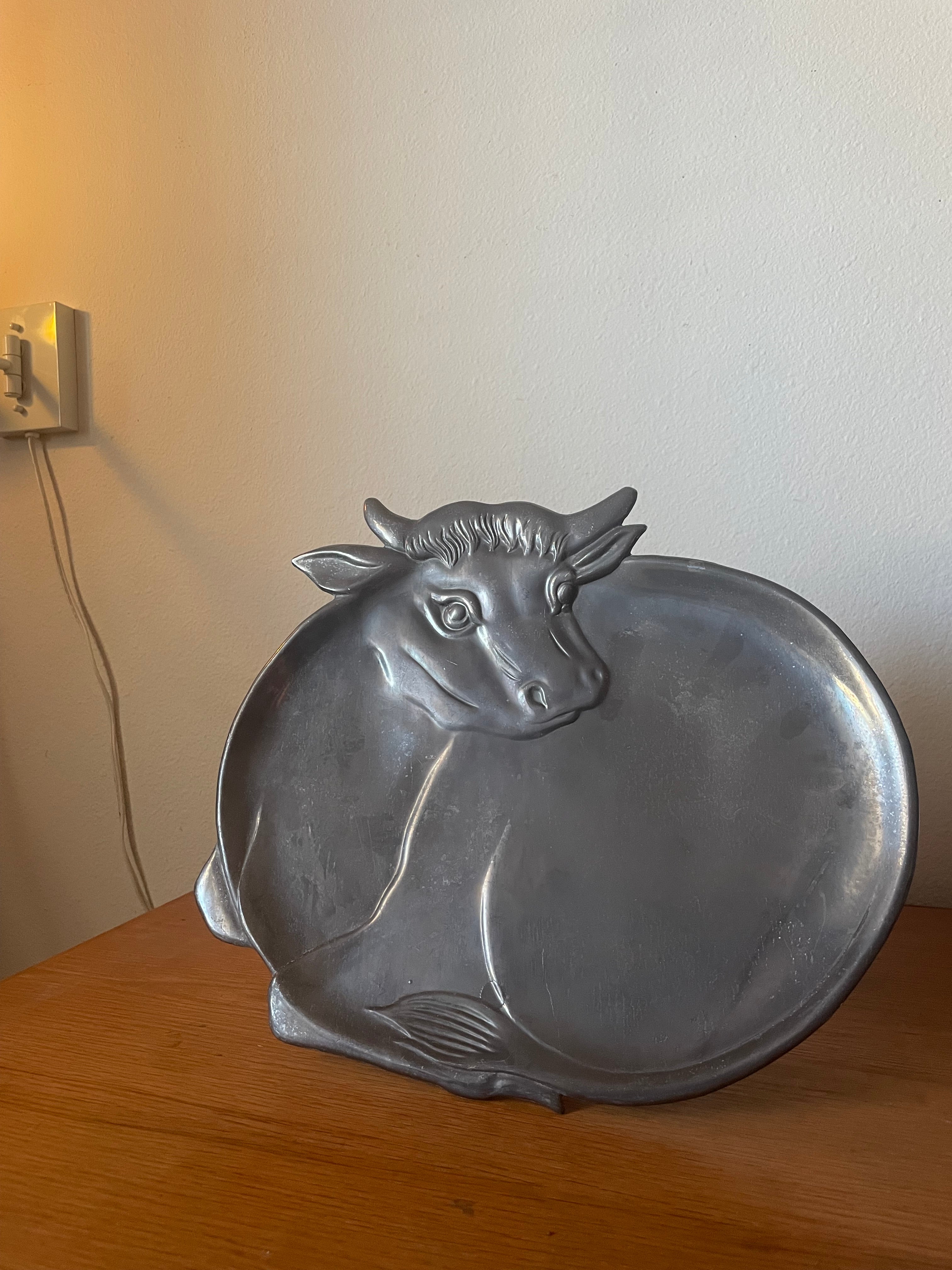 1981 Aluminum Cow That is Serving