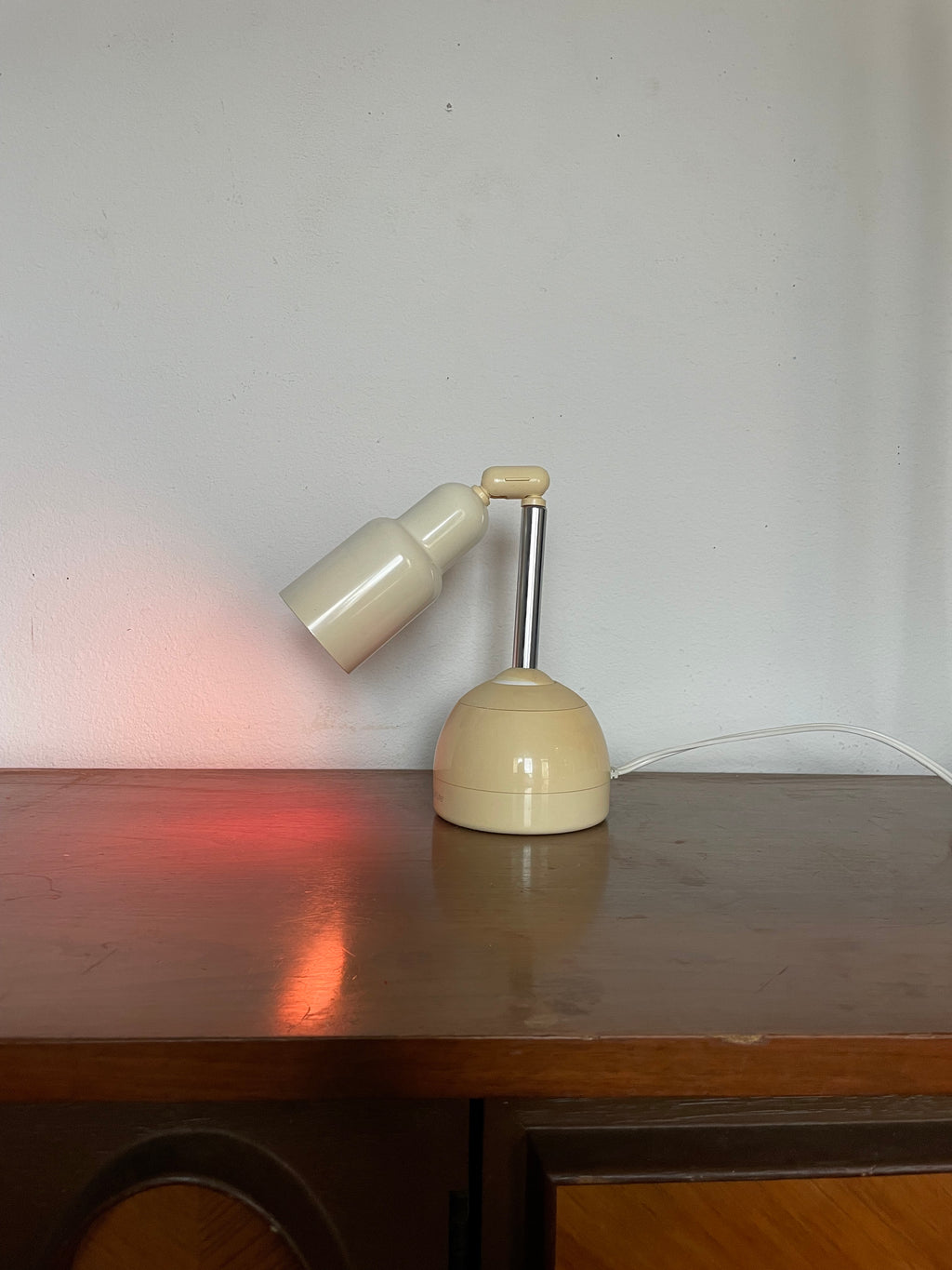 ottlite space age extendable table lamp