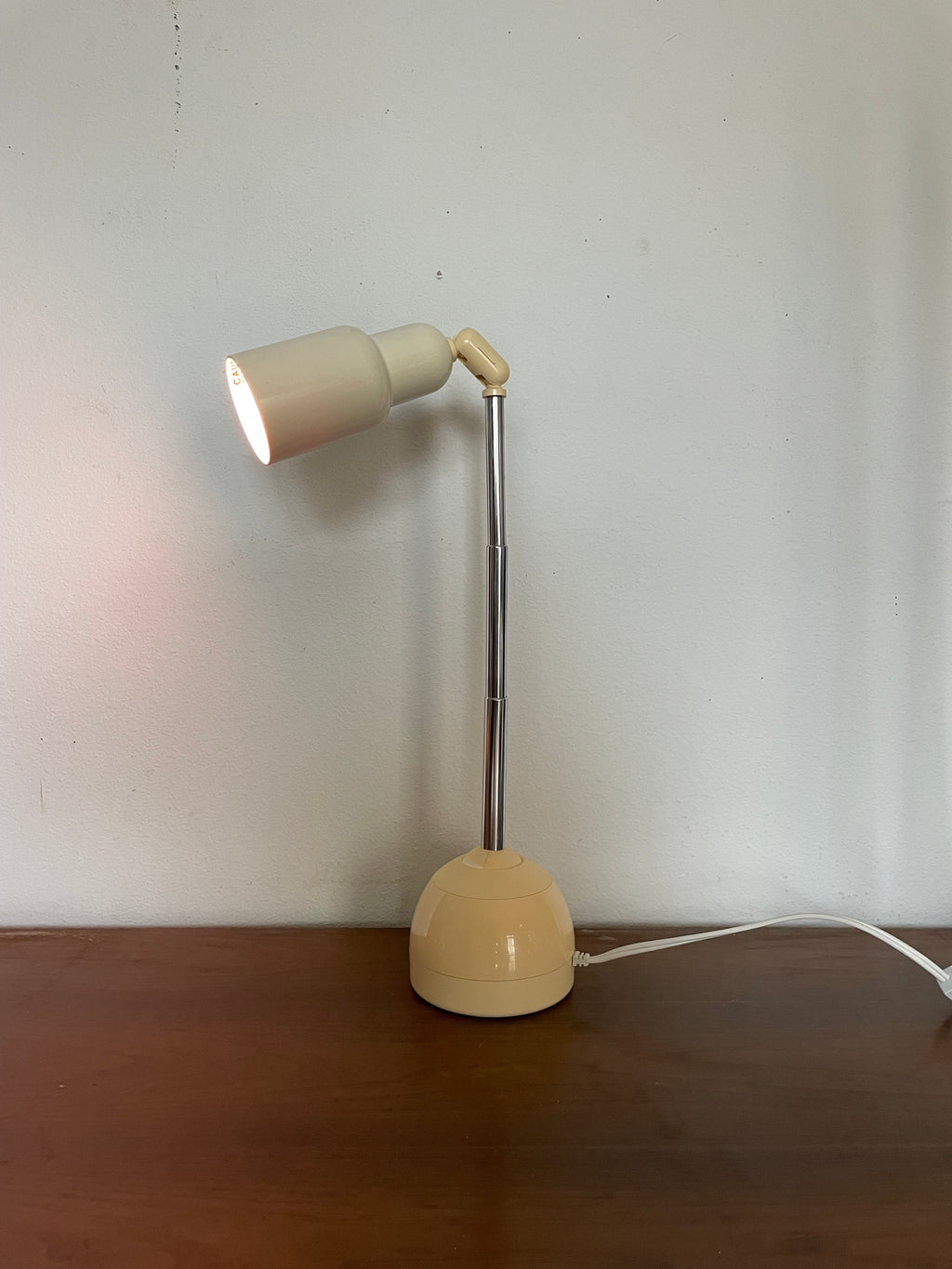 ottlite space age extendable table lamp